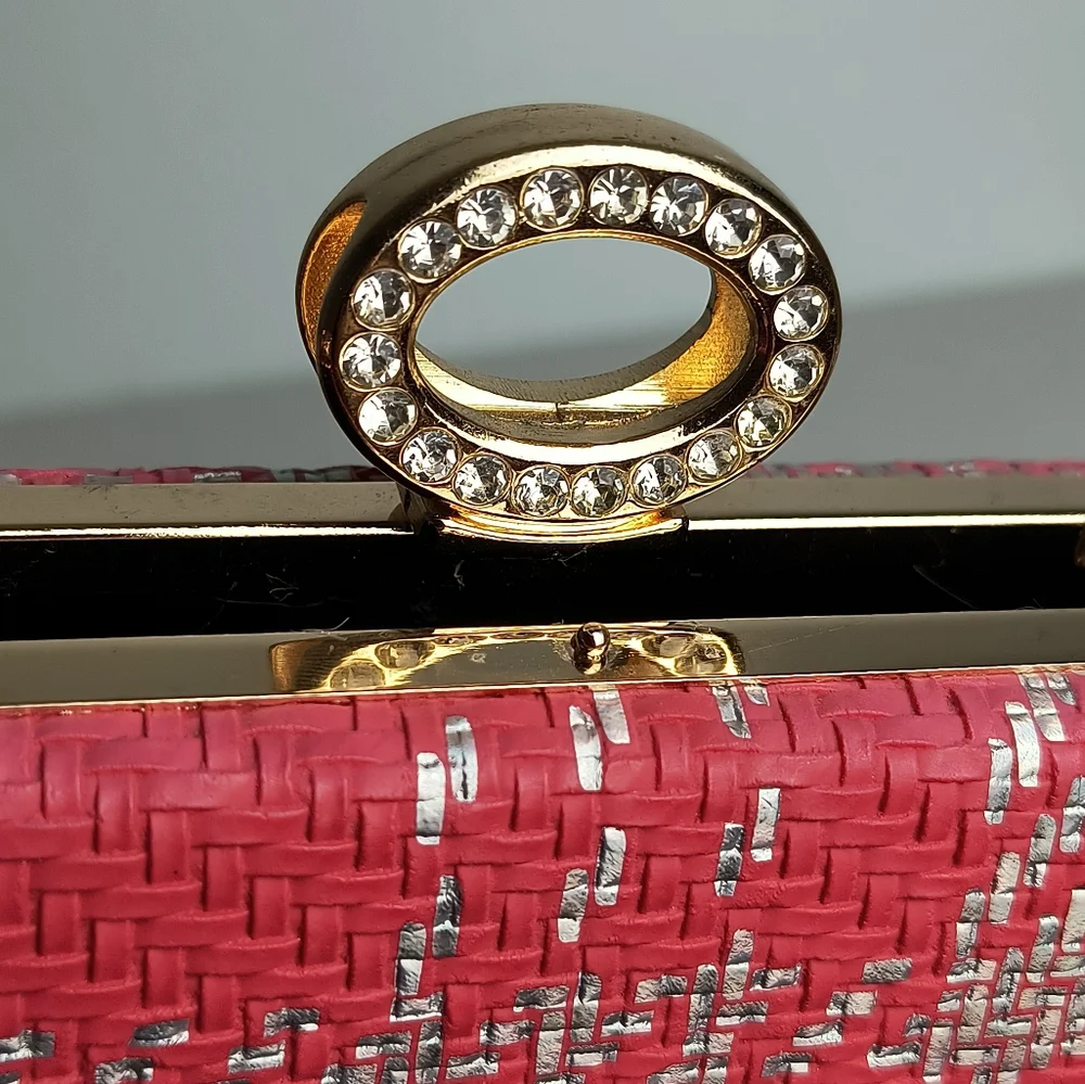 Woven Houndstooth Pattern Evening Clutch Bag Clasp Closure Strap Metal Red